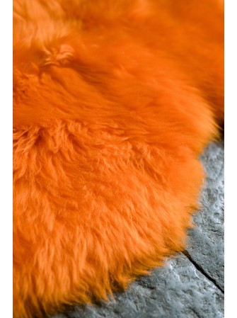 Peau de mouton teintée orange